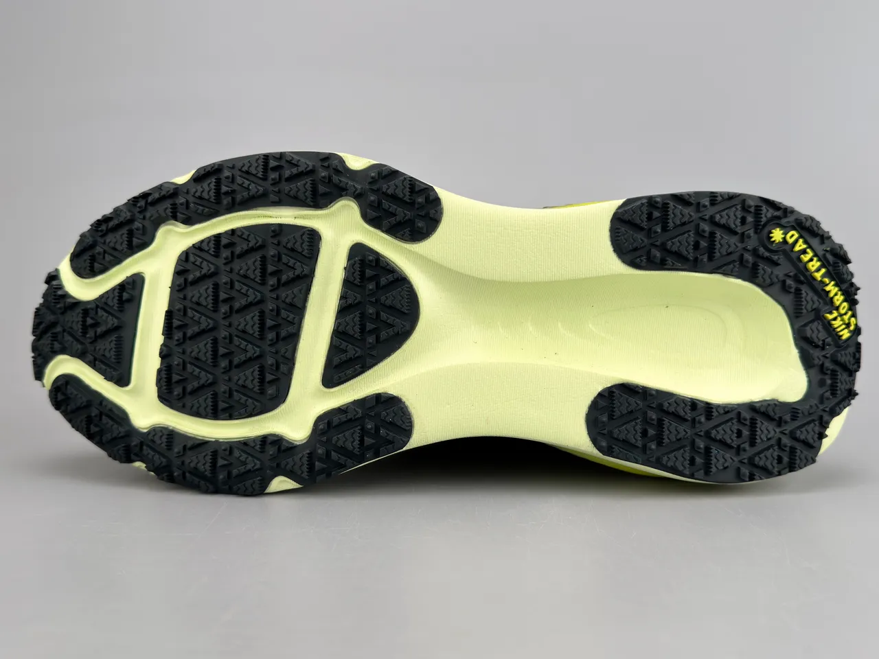 Nike Yellow Black Engineered Mesh Upper GORE-TEX Waterproofing Running Shoes 8