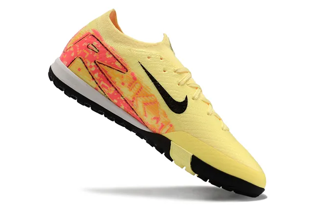 Nike Amarillo Rosa Flyknit Upper Pixelated Graphic Overlay Turf Zapatos de fútbol 2
