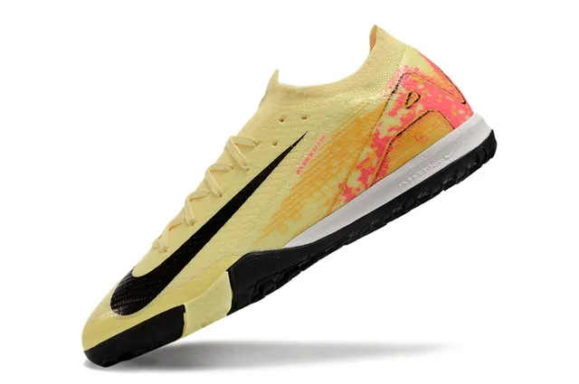 Nike Amarillo Rosa Flyknit Upper Pixelated Graphic Overlay Turf Zapatos de fútbol 3