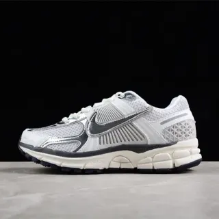 Nike Zoom 2K सफेद चांदी नेवी दौड़ने की चप्पल