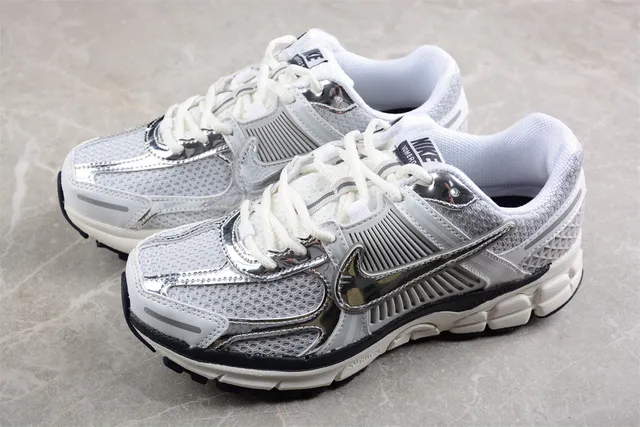 Nike Zoom 2K chaussures de course blanches argent marines 3