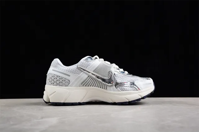 Nike Zoom 2K chaussures de course blanches argent marines 5