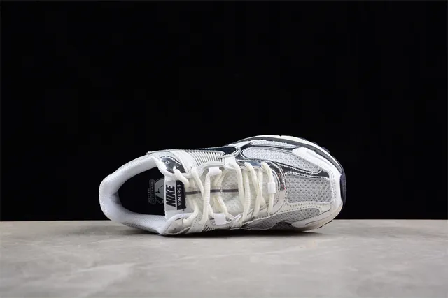Nike Zoom 2K chaussures de course blanches argent marines 6