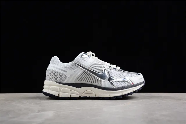 Nike Zoom 2K chaussures de course blanches argent marines 8