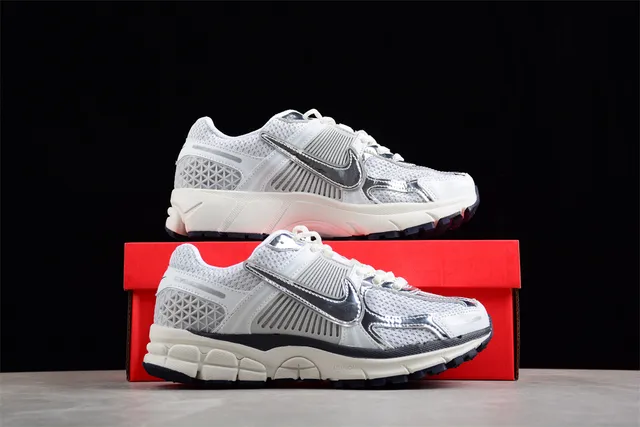 Nike Zoom 2K chaussures de course blanches argent marines 9