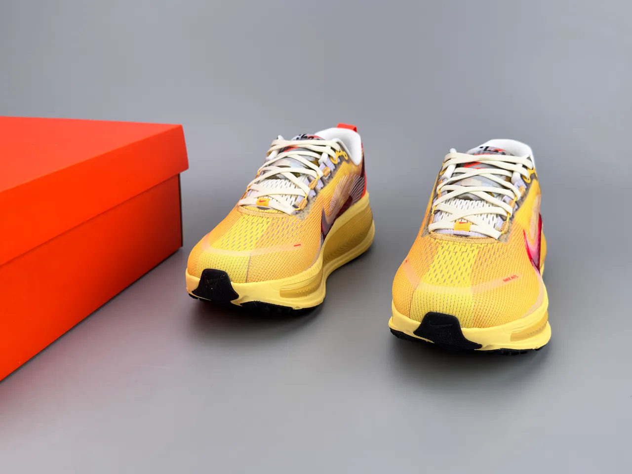 Nike ZoomX Invincible Run Amarillo Rojo Malla ingenieril superior en capas sintético superposiciones zapatos de correr 3