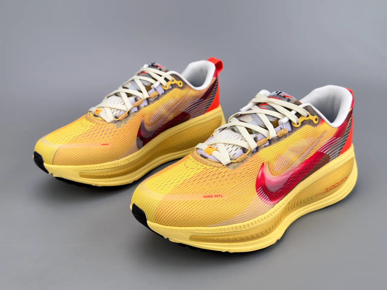 Nike ZoomX Invincible Run Amarillo Rojo Malla ingenieril superior en capas sintético superposiciones zapatos de correr 5