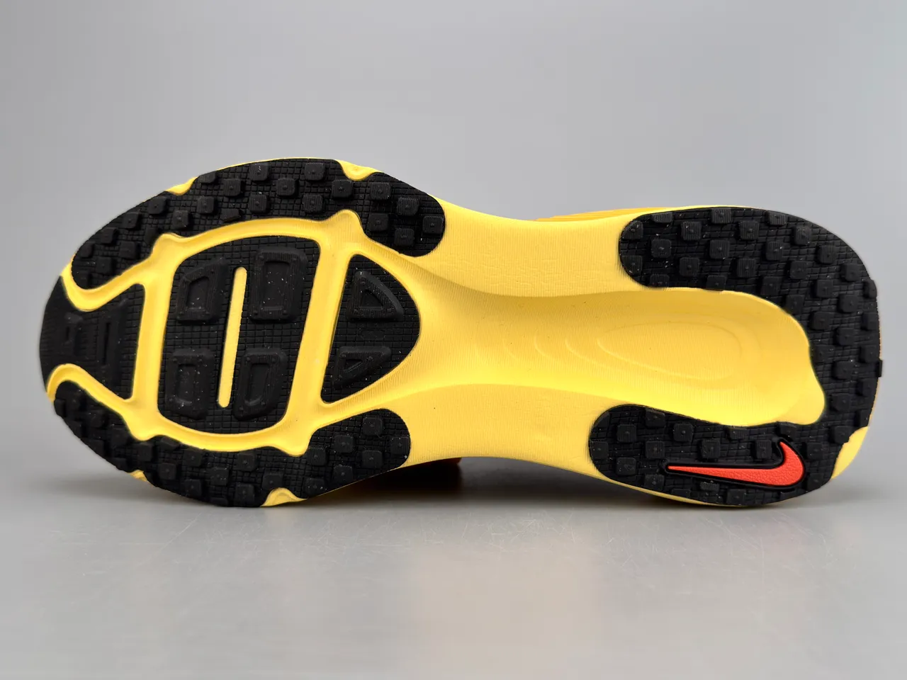 Nike ZoomX Invincible Run Amarillo Rojo Malla ingenieril superior en capas sintético superposiciones zapatos de correr 8