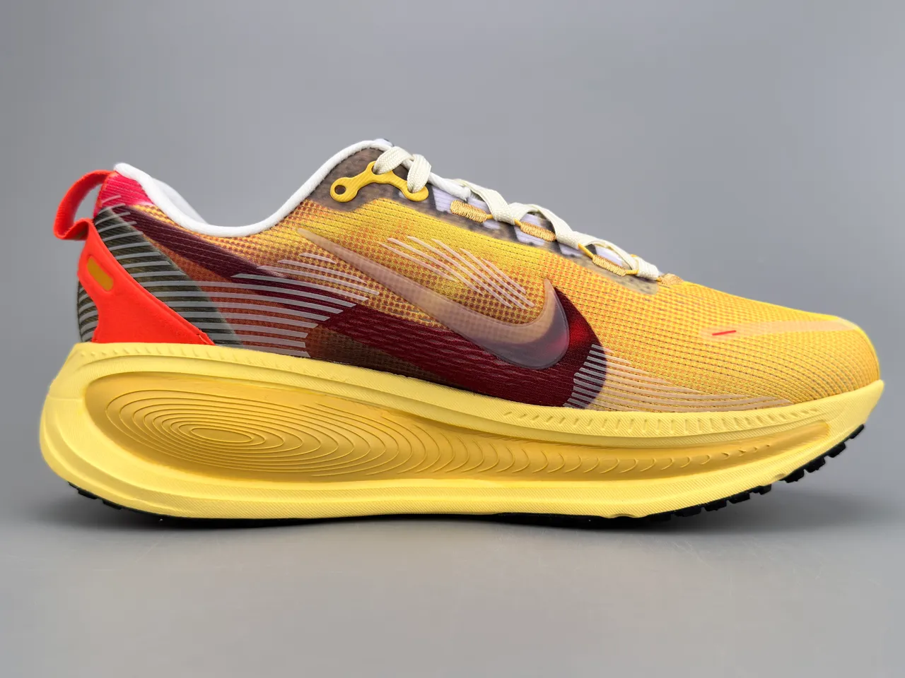 Nike ZoomX Invincible Run Amarillo Rojo Malla ingenieril superior en capas sintético superposiciones zapatos de correr 10