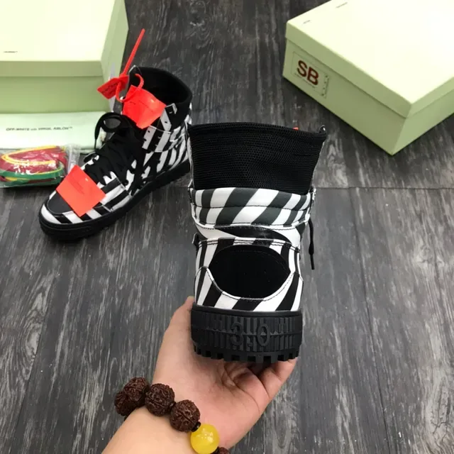 Tênis lifestyle Off-White preto high top listras diagonais 3