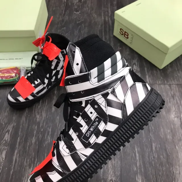 Tênis lifestyle Off-White preto high top listras diagonais 5