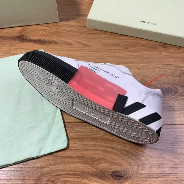 Off-White Black Low-Top Leather Upper Lifestyle Sneakers 2