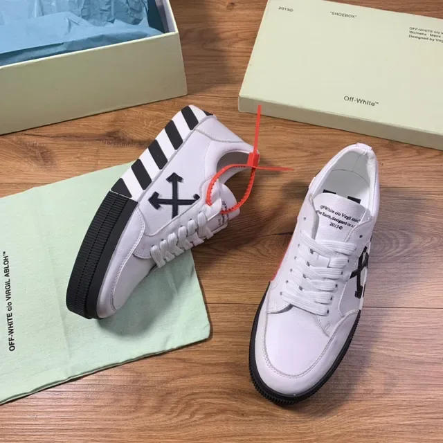 Off-White Black Low-Top Leather Upper Lifestyle Sneakers 5
