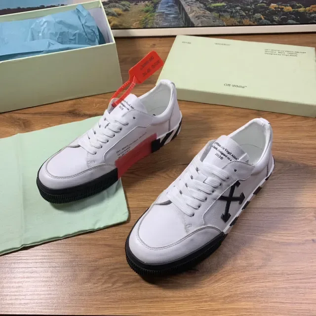 Off-White Black Low-Top Leather Upper Lifestyle Sneakers 8