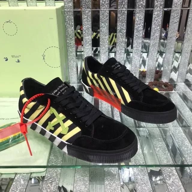 Off-White Sneakers Lifestyle Noir Jaune Suède Haut Panneau Rayé Diagonal 8