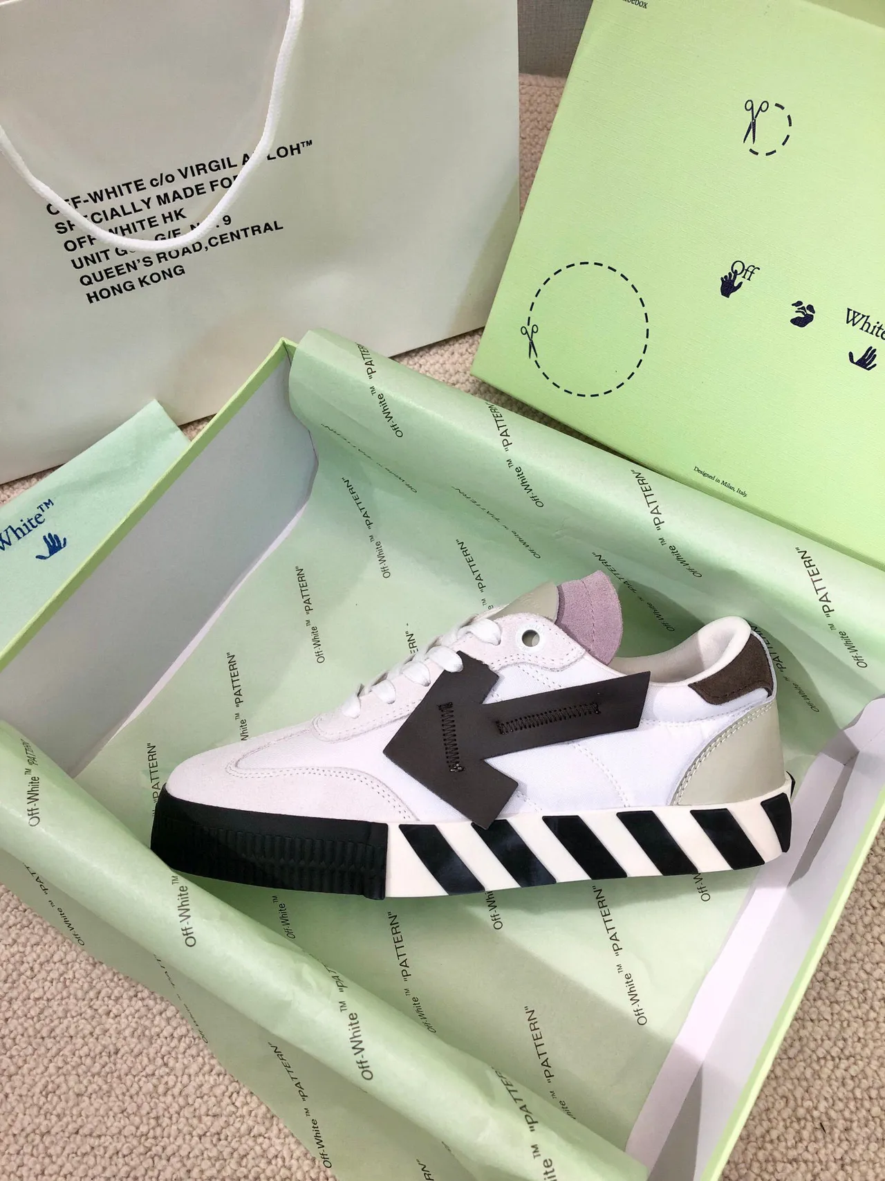 Off-White 工业跑鞋 白黑薰衣草生活方式运动鞋 3