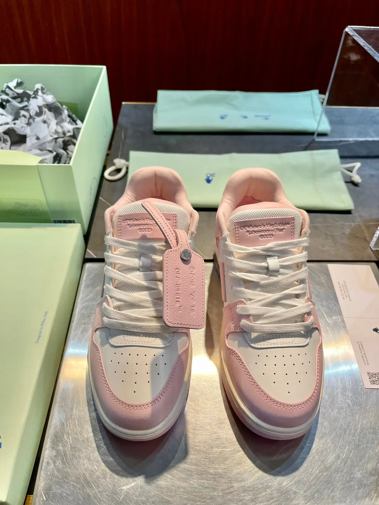 Off-White Industrial Sneaker Rosa y Blanco Lifestyle Sneakers 4