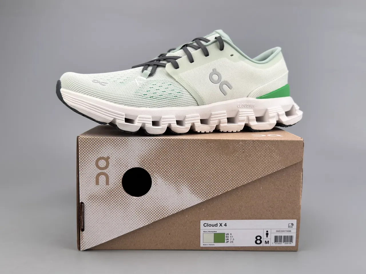 On Verde Blanco Engineered Knit Upper Segmented CloudTec Midsole Zapatillas 2