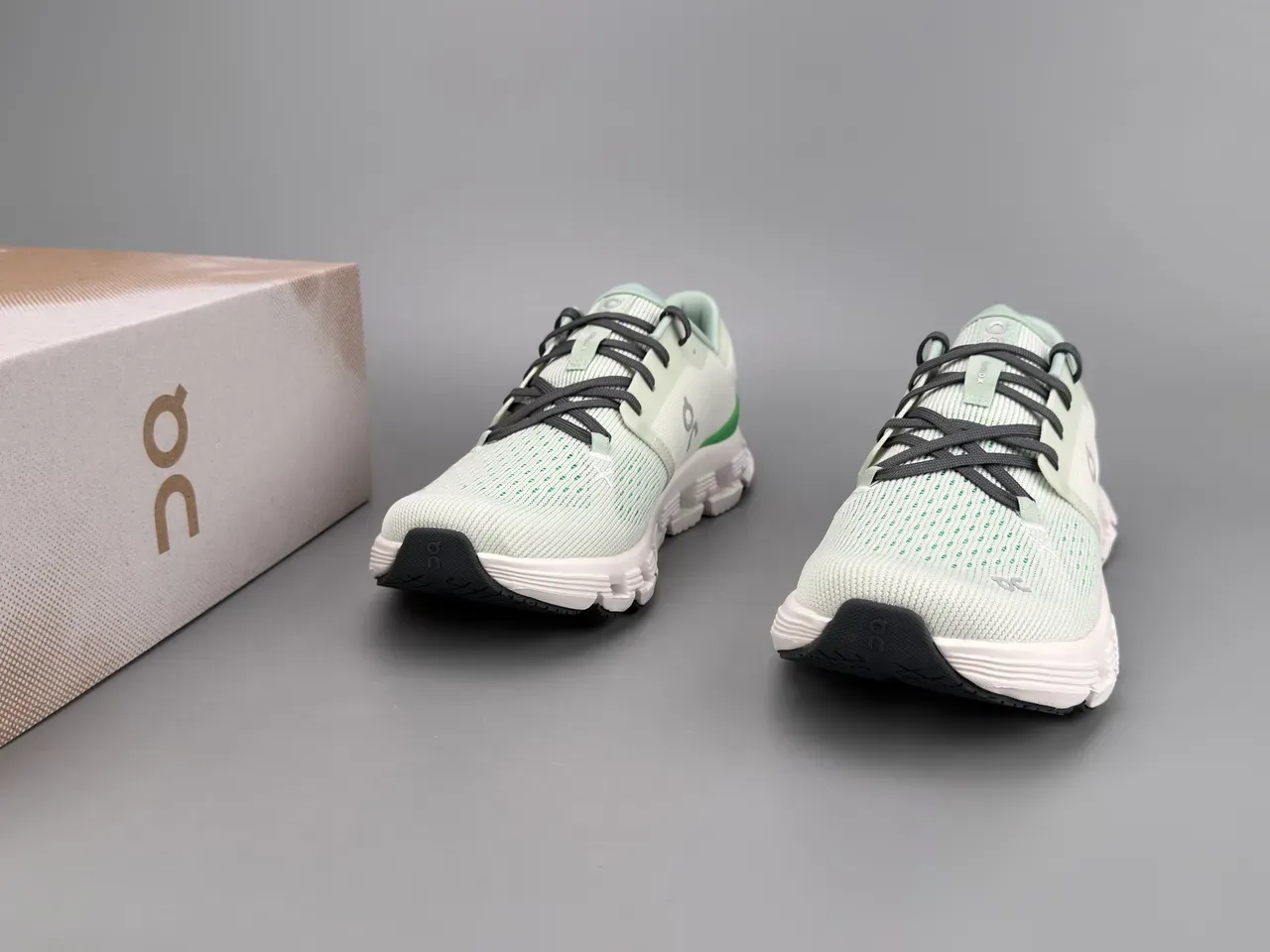 On Verde Blanco Engineered Knit Upper Segmented CloudTec Midsole Zapatillas 3
