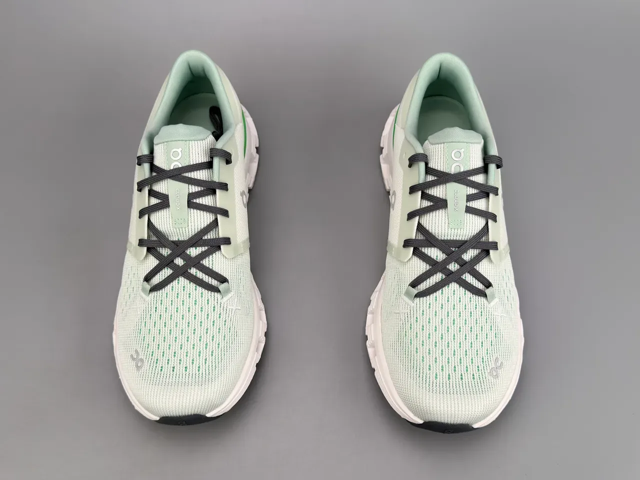 On Verde Blanco Engineered Knit Upper Segmented CloudTec Midsole Zapatillas 5