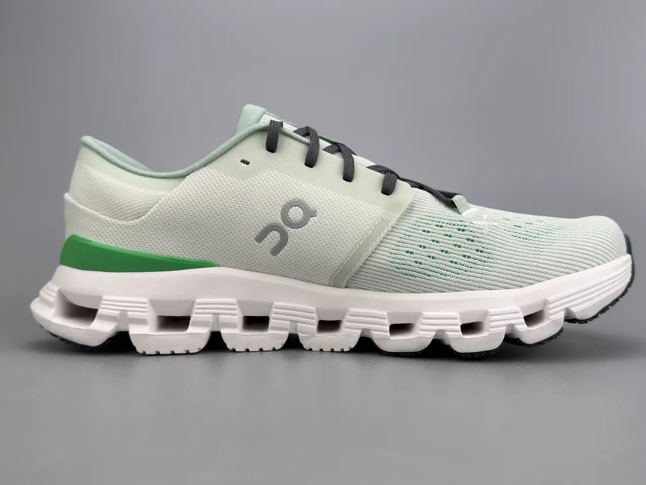 On Verde Blanco Engineered Knit Upper Segmented CloudTec Midsole Zapatillas 10