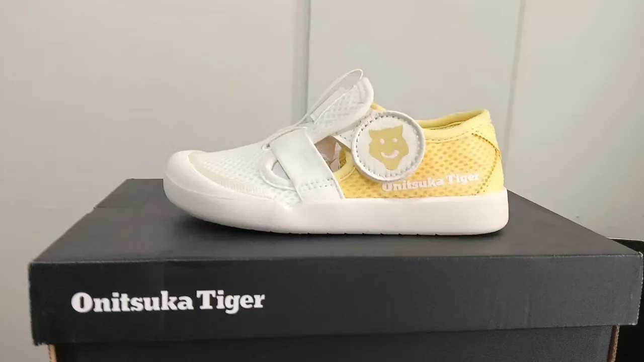 Onitsuka Tiger sneakers lifestyle blanc et bleu slip-on avec upper en maille 15