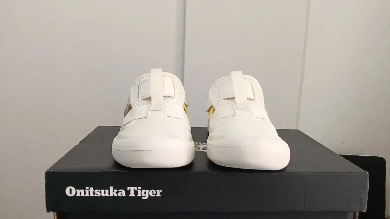 Onitsuka Tiger sneakers lifestyle blanc et bleu slip-on avec upper en maille 17
