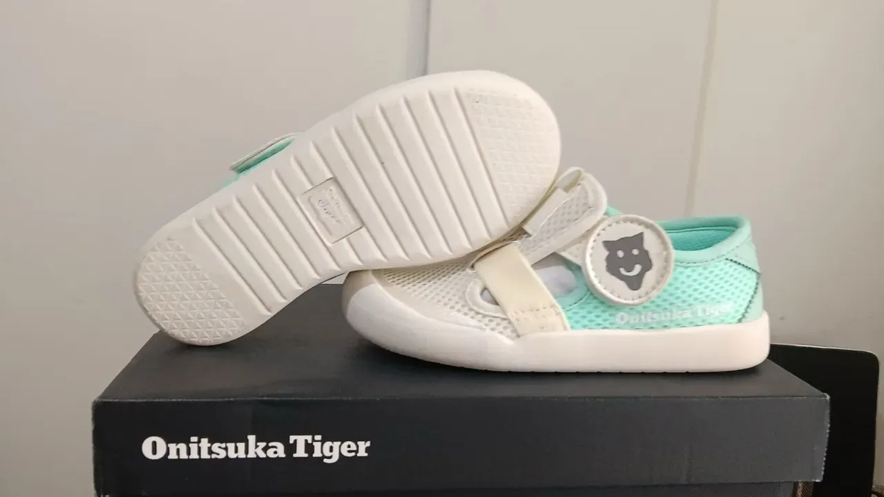 Onitsuka Tiger sneakers lifestyle blanc et bleu slip-on avec upper en maille 20