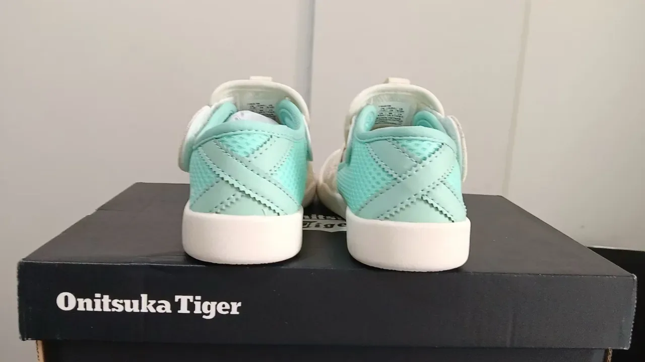Onitsuka Tiger sneakers lifestyle blanc et bleu slip-on avec upper en maille 22