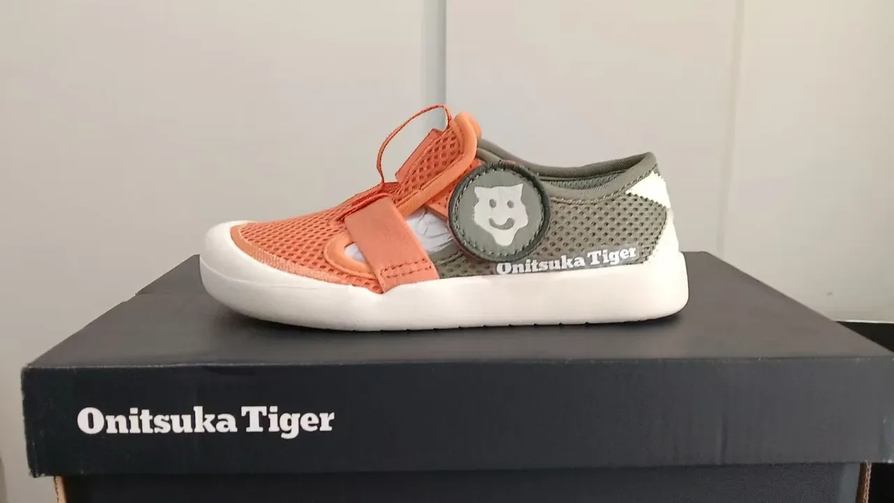 Onitsuka Tiger sneakers lifestyle blanc et bleu slip-on avec upper en maille 24