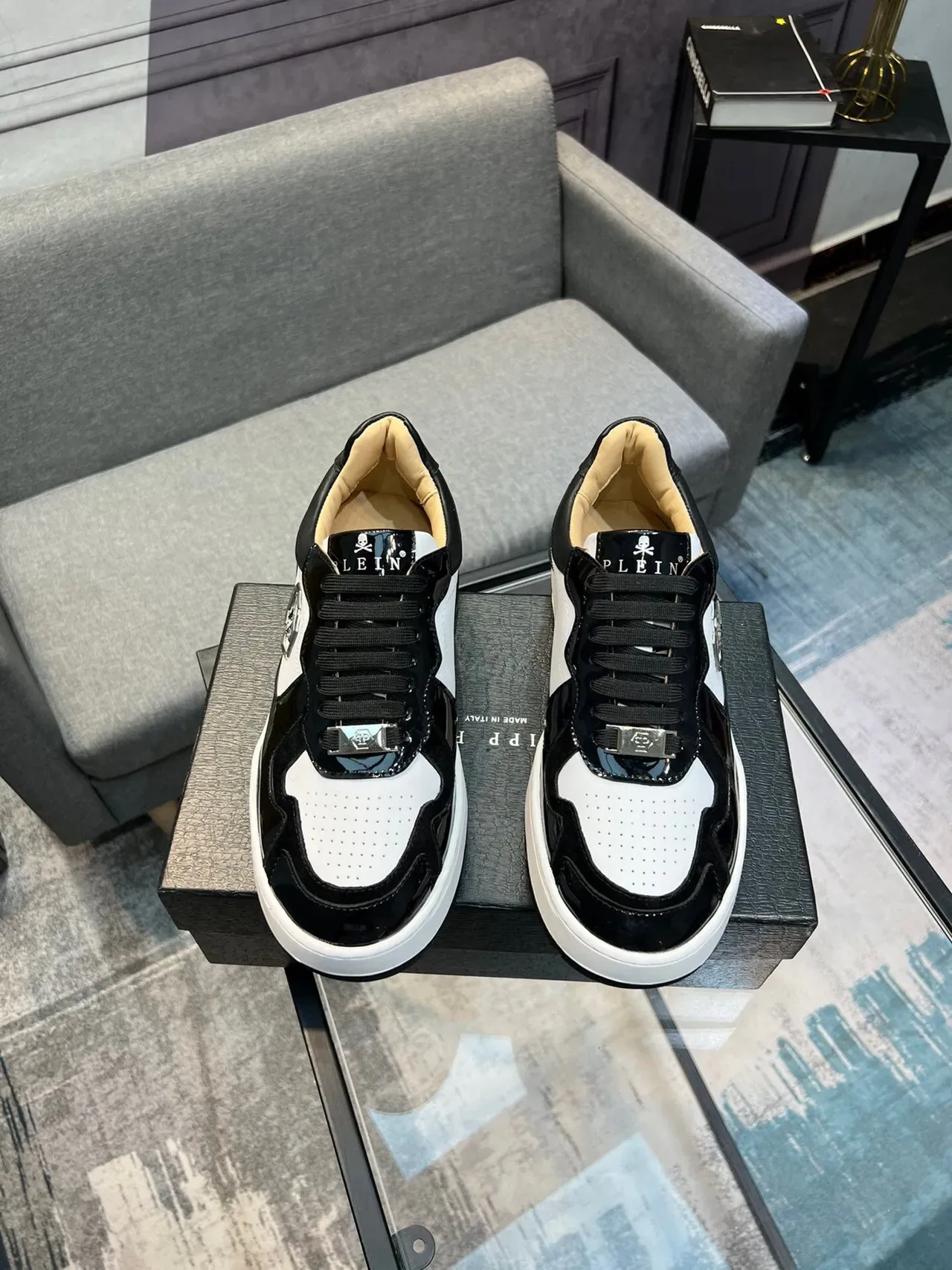 Philipp Plein Noir Blanc Panelled Upper Cuir Patenté Accents Lifestyle Sneakers 2