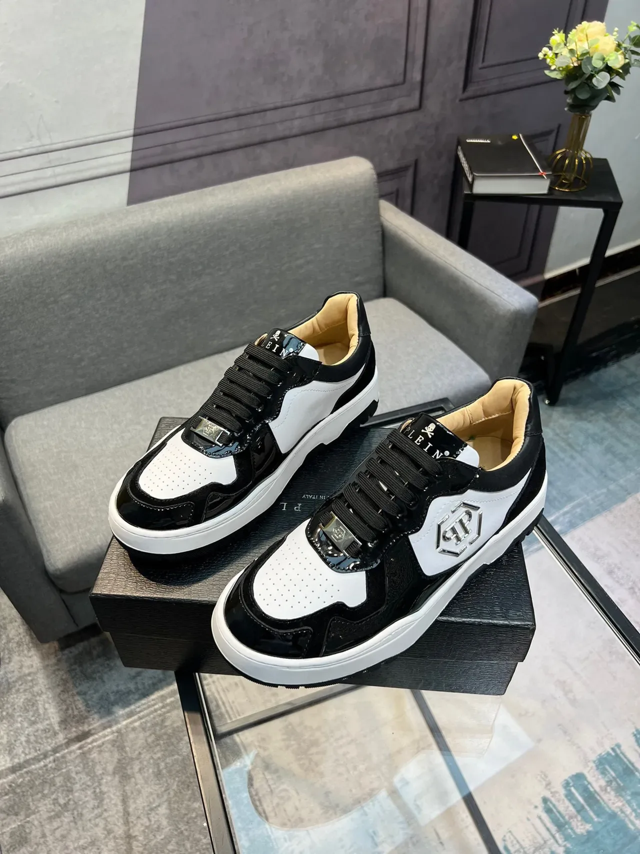 Philipp Plein Noir Blanc Panelled Upper Cuir Patenté Accents Lifestyle Sneakers 3
