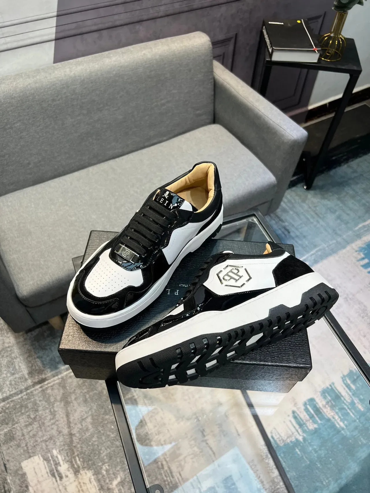 Philipp Plein Noir Blanc Panelled Upper Cuir Patenté Accents Lifestyle Sneakers 4