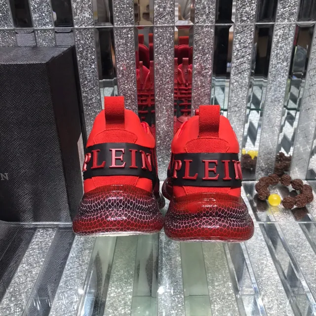 Philipp Plein Tênis chunky vermelho preto com painel de logo hexagonal e textura de sola honeycomb 3