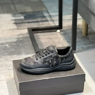 Prada tênis lifestyle preto bege camo-print têxtil couro superposições