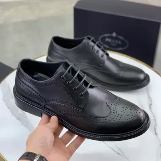 Prada Preto Brogue de asa completa em couro polido