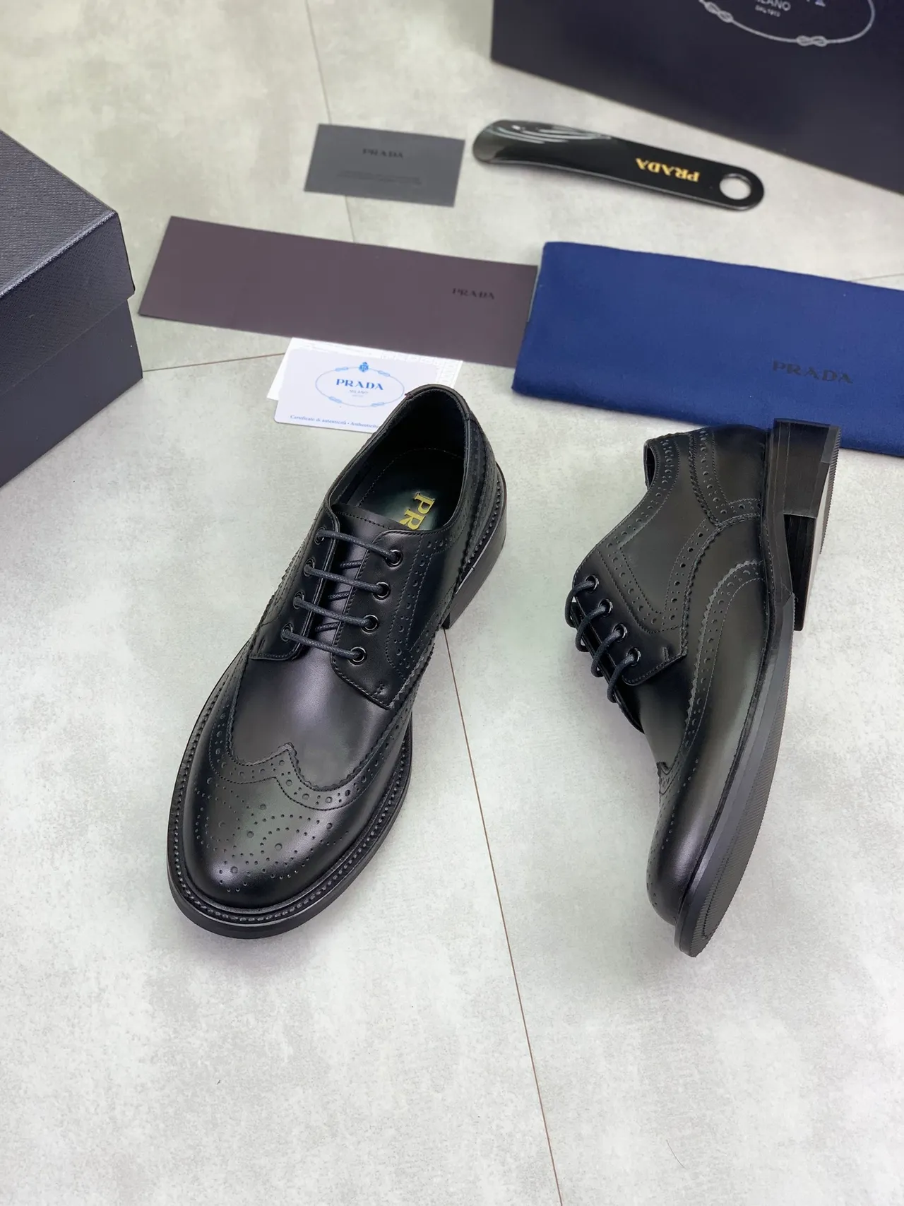 Prada কালো ফুল উইংটিপ পলিশড চামড়া Brogue 5