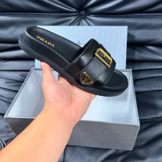 Prada Negro Dorado Cuero Granulado Rectangular Hebilla Zapatillas