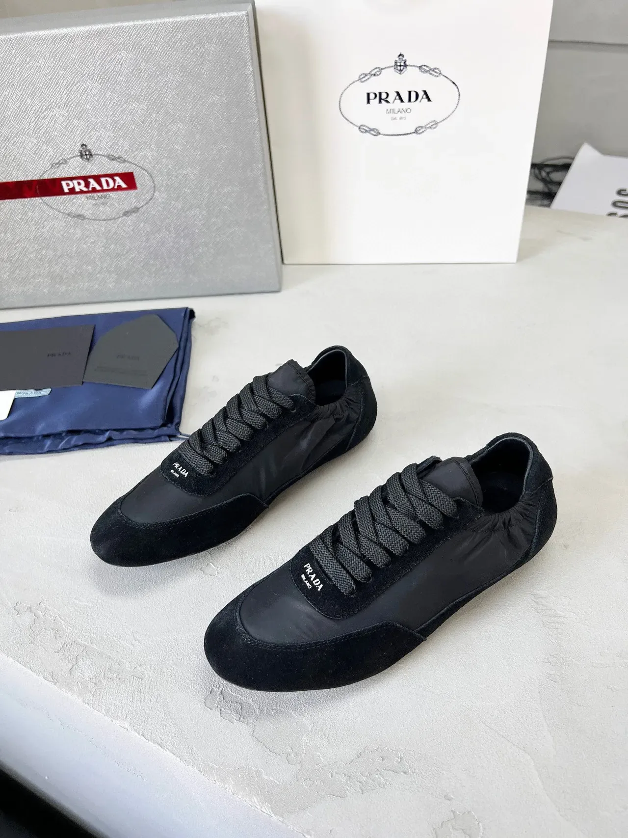 Prada Sneakers Lifestyle Noires basses mélange daim et nylon 4