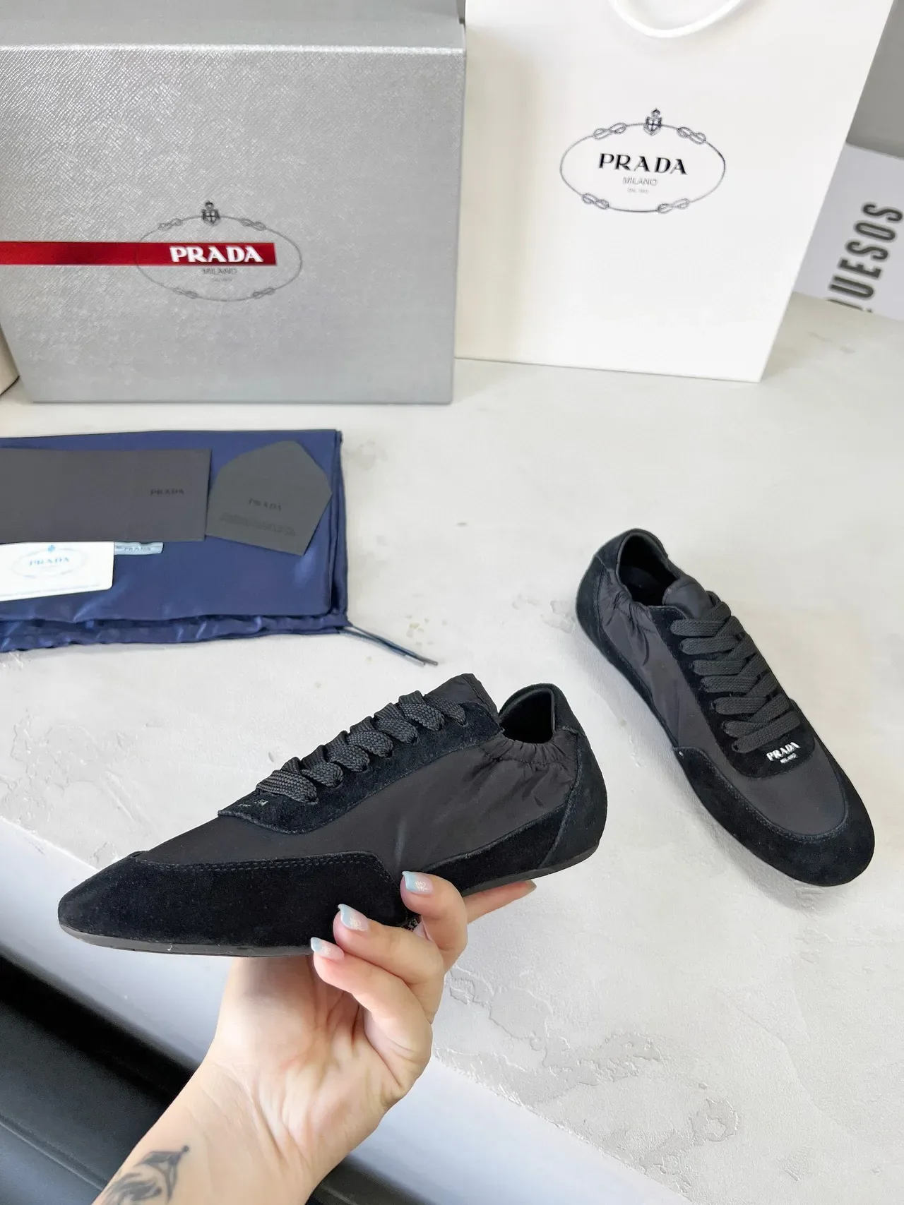 Prada Sneakers Lifestyle Noires basses mélange daim et nylon 6
