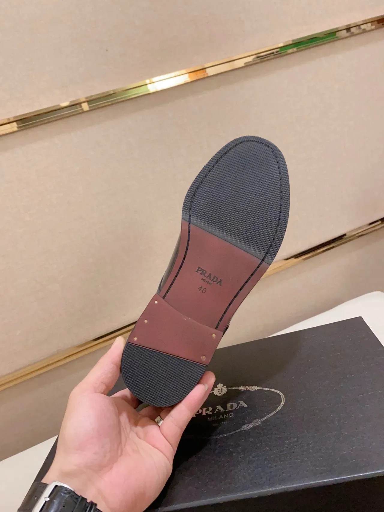 Prada Chaussures Oxford en Cuir Noir Poli à Pointe 3