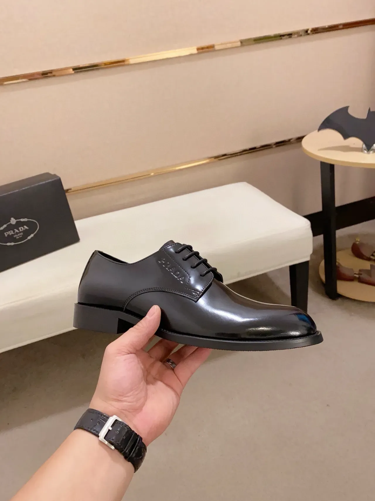 Prada Chaussures Oxford en Cuir Noir Poli à Pointe 5