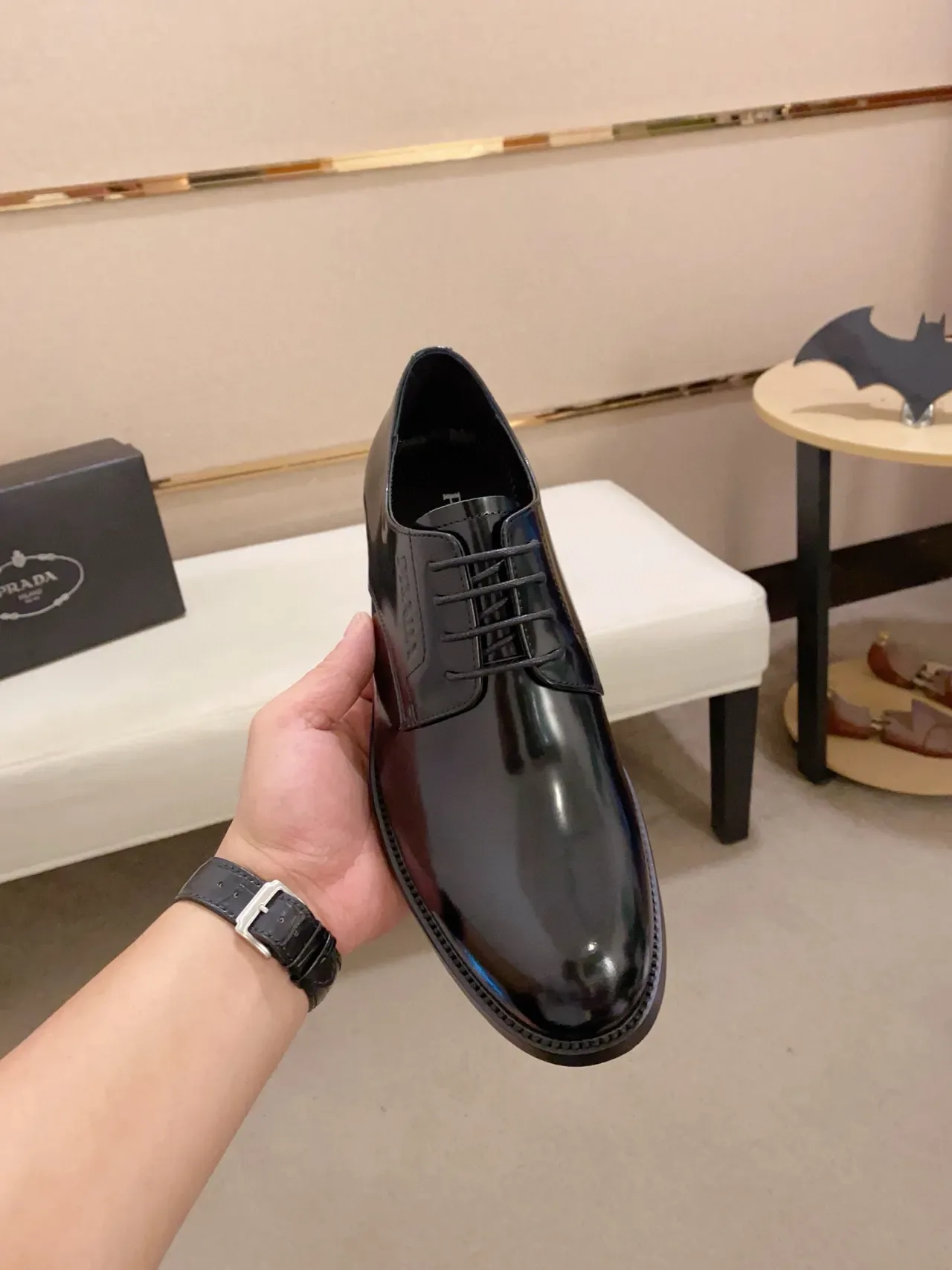 Prada Chaussures Oxford en Cuir Noir Poli à Pointe 6