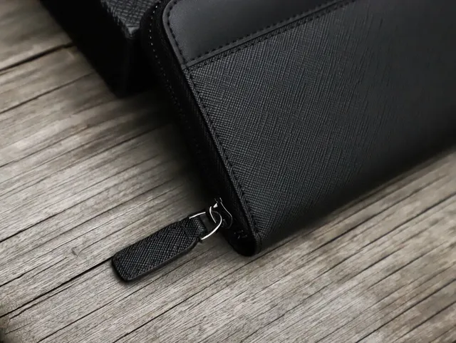 Prada Noir Saffiano Cuir Corps Smooth Top Flap Portefeuille Long 4