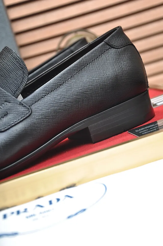 Prada negro Saffiano correa penny loafers 2