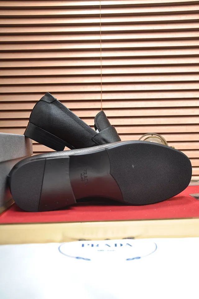 Prada negro Saffiano correa penny loafers 3