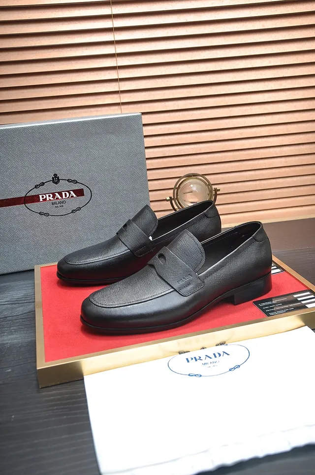 Prada negro Saffiano correa penny loafers 4