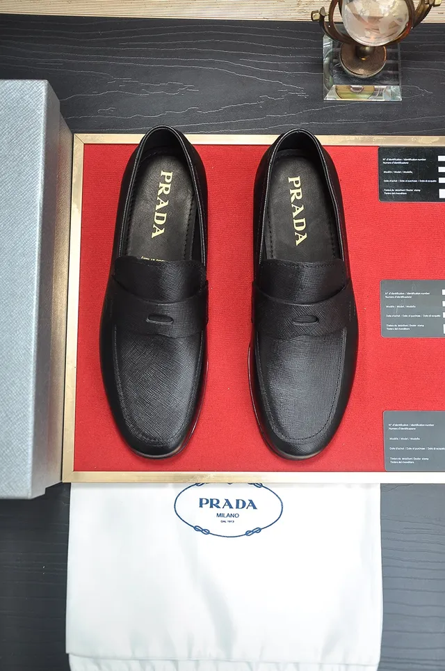 Prada negro Saffiano correa penny loafers 5