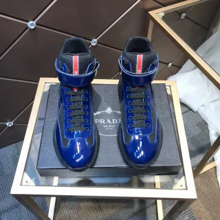 Prada Zapatillas Lifestyle de Cuero Patentado Azul Negro de Alto