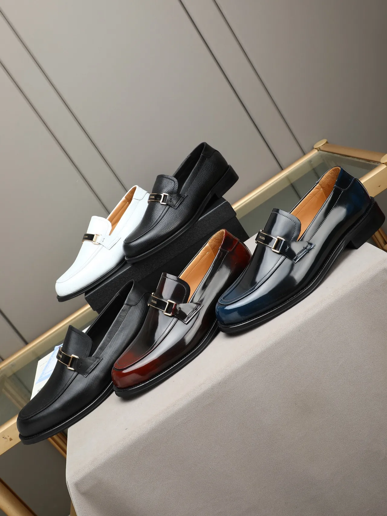 Prada 扣带乐福鞋 黑色粒面皮革乐福鞋 2